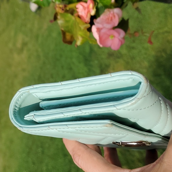 Mint Green Accessory with Elegant Design and Versatile Use - Picture 17 of 17